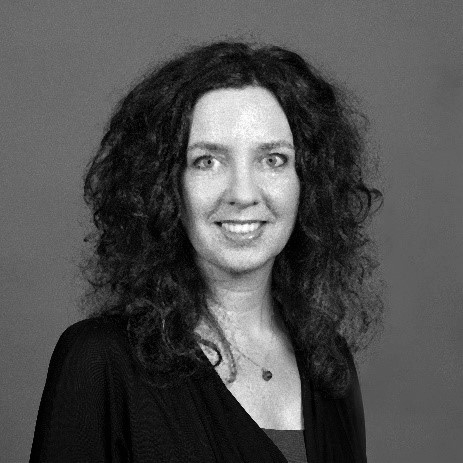 Machteld van den Heuvel, portretfoto zwartwit