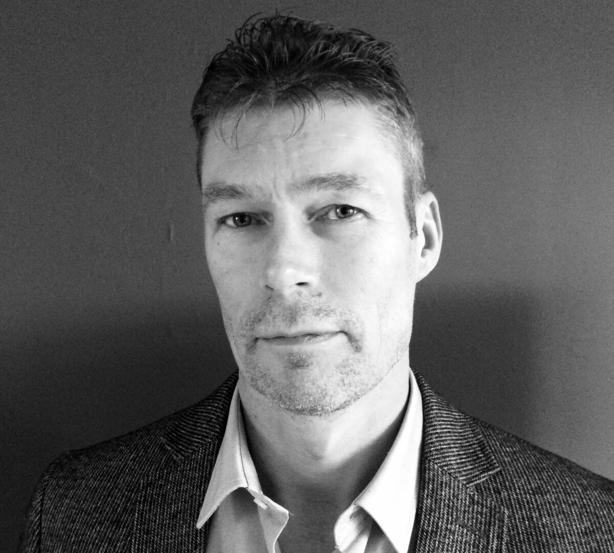 Portretfoto in zwartwit van Jan de Jonge